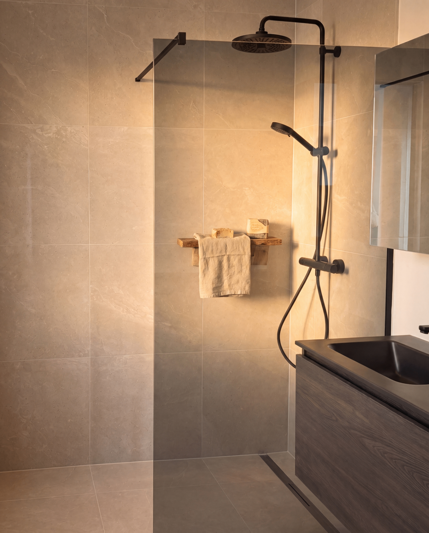 Badkamer met walk-in douche